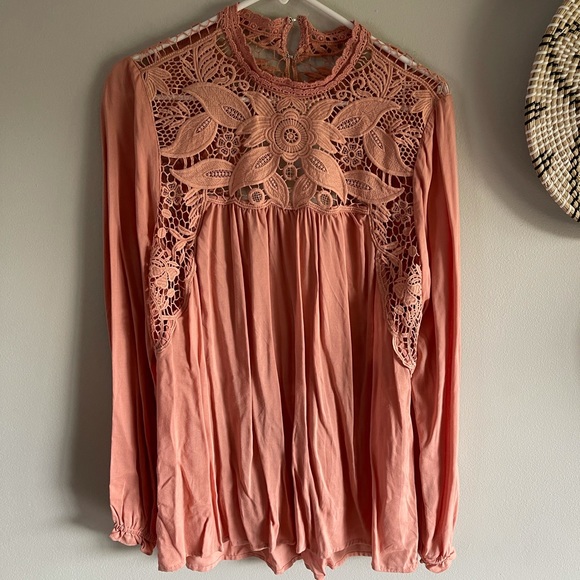 Woman’s open back blouse - Picture 1 of 4